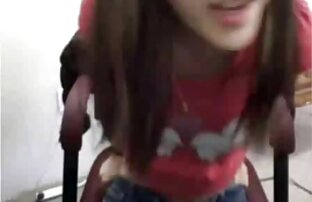 XXX Touristen waren in Gruppen involviertsee Enten in porno video reife frauen einem Zelt, und der Mann verfluchte zwei Puppen