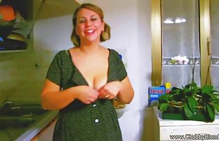 XXX Der Verkäufer im Laden ist eine Bluse nach unten und befleckt seine Beine reife frauen beim sex videos