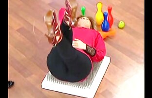 Ein Mann mit einem pornobilder reife frauen großen Hut, eine grausame, sich ausziehende Alice im Bett. Das Mädchen zeichnet sich auch durch Ihren tiefen Hals und die Flexibilität aus.